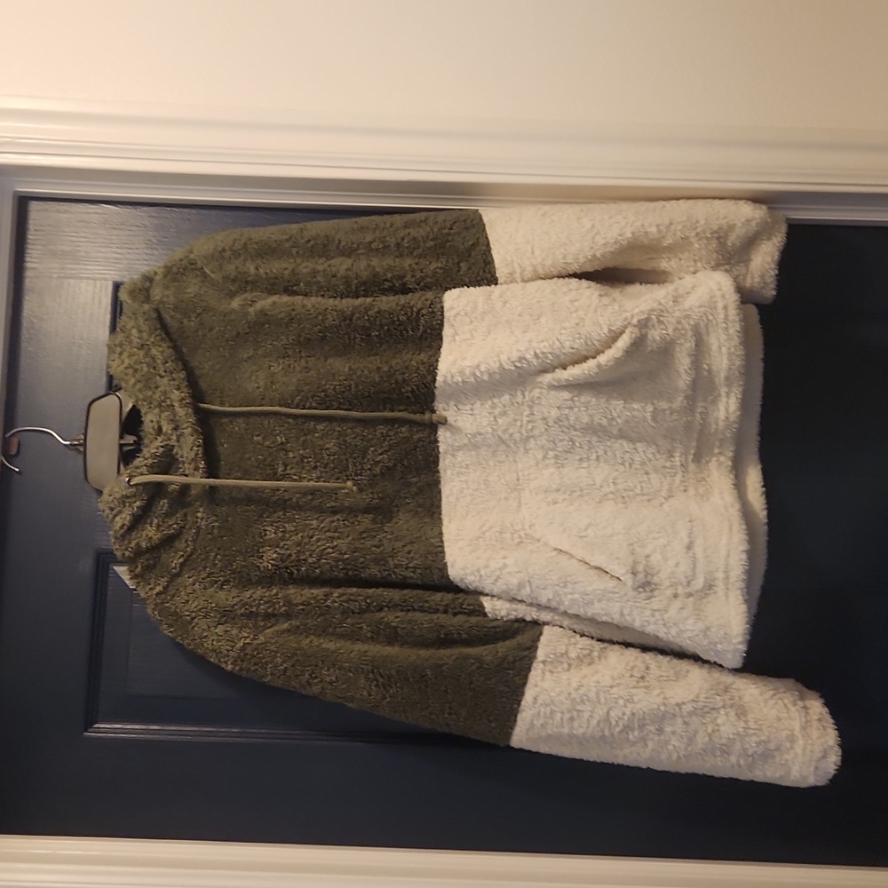 Hem & Thread Large Sage and white hooded sherpa pull over